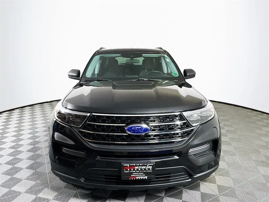2021 Ford Explorer XLT photo 1