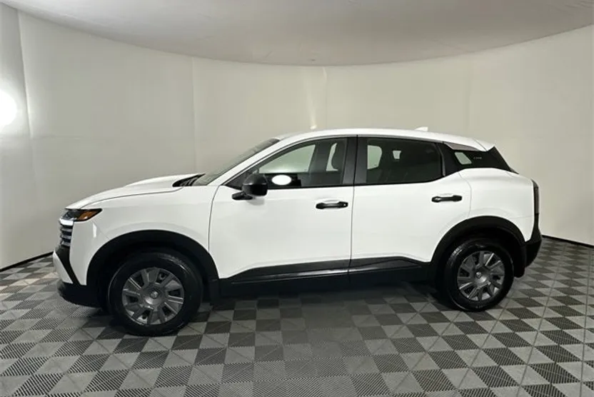 2025 Nissan Kicks S photo 1