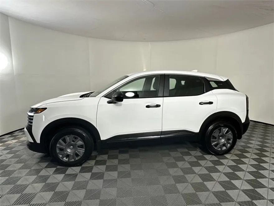 2025 Nissan Kicks S photo 1