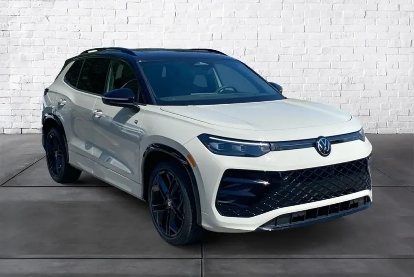 2025 Volkswagen Tiguan SE R-Line Black photo 1