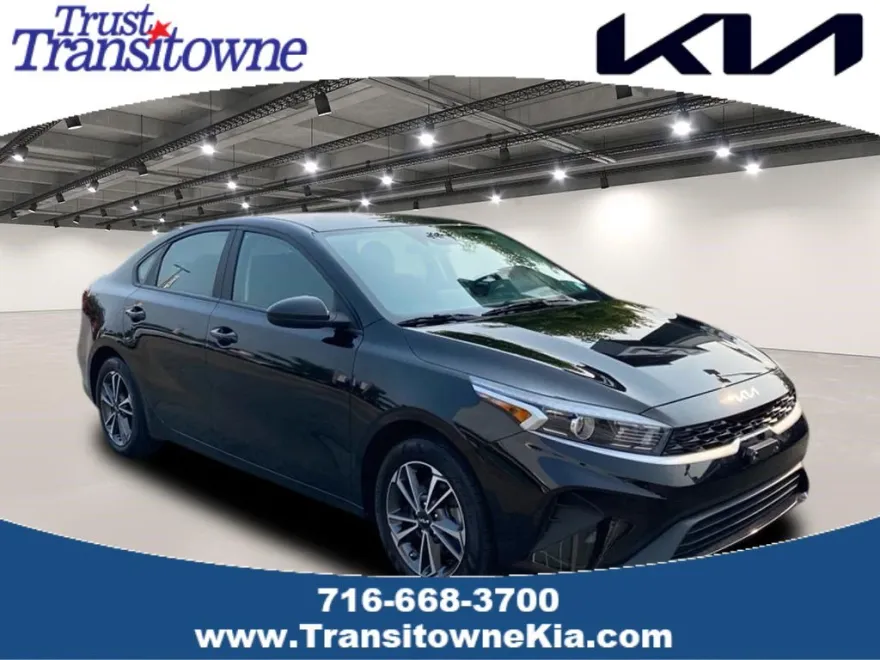 2023 Kia Forte LXS photo 1