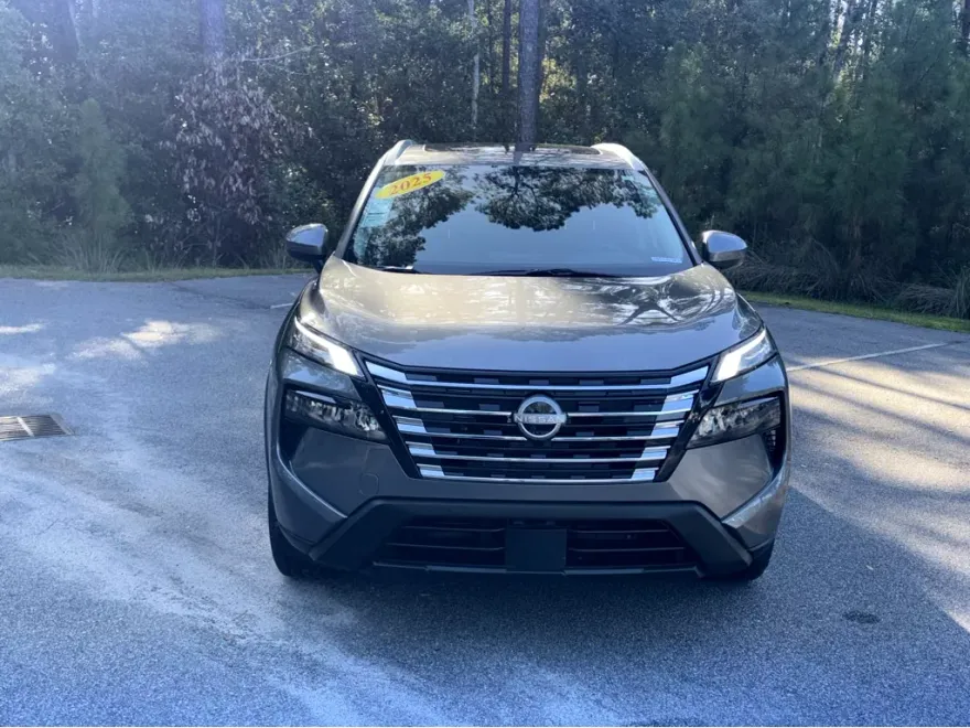 2025 Nissan Rogue SV photo 1