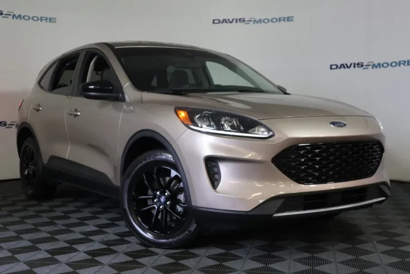 2020 Ford Escape SE Sport Hybrid photo 1