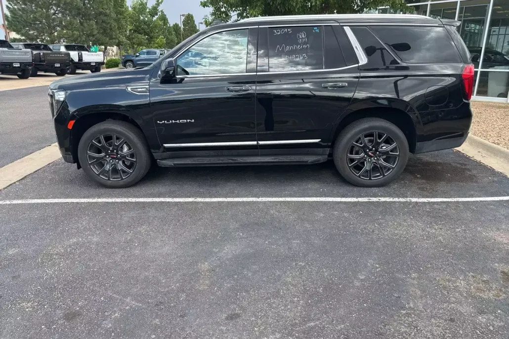 2024 Gmc Yukon SLT photo 1