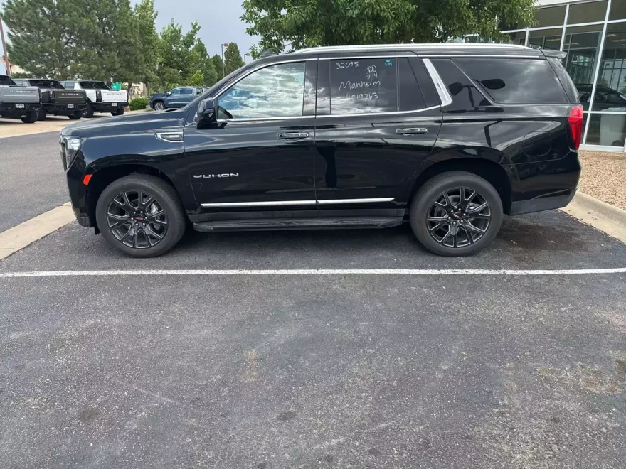 2024 Gmc Yukon SLT photo 1
