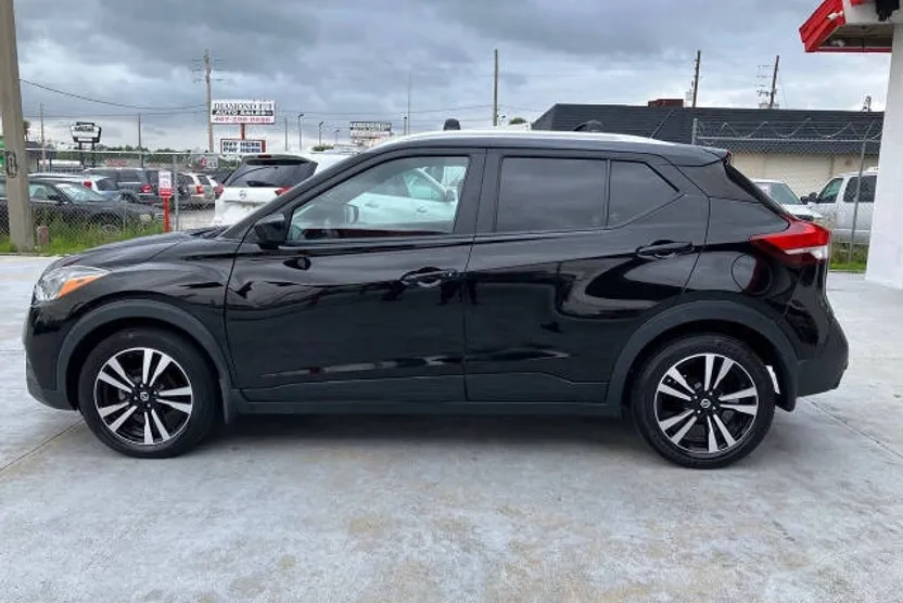 2019 Nissan Kicks SV photo 1