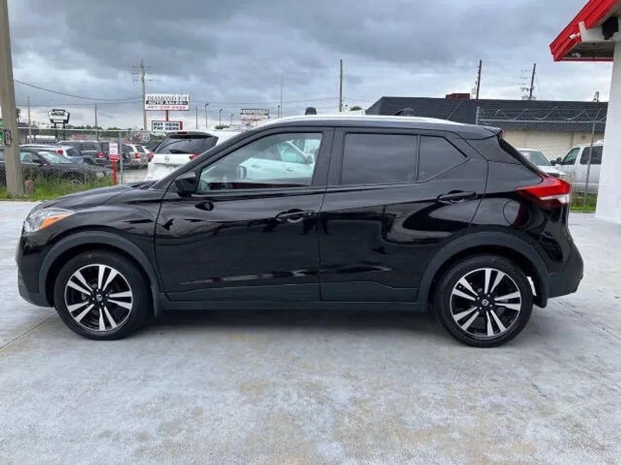 2019 Nissan Kicks SV photo 1