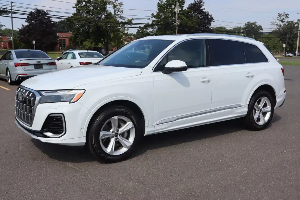 2025 Audi Q7 Premium 45 photo 1