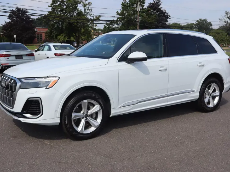 2025 Audi Q7 Premium 45 photo 1