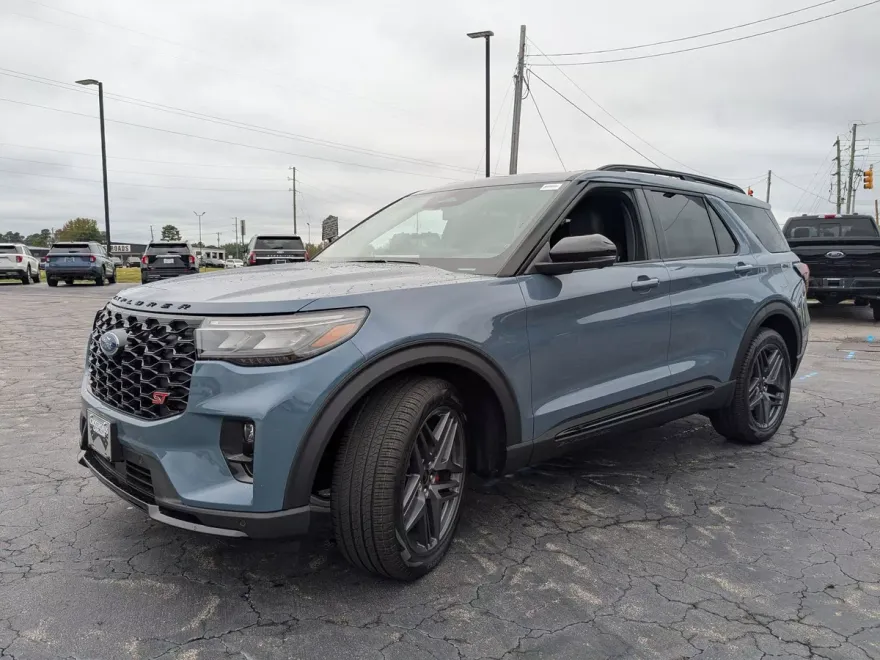 2025 Ford Explorer ST photo 1