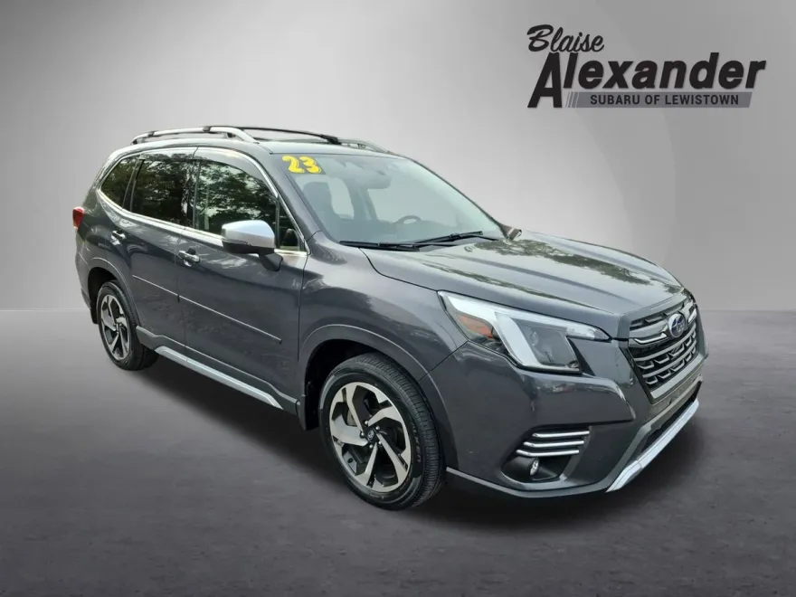 2023 Subaru Forester Touring photo 1