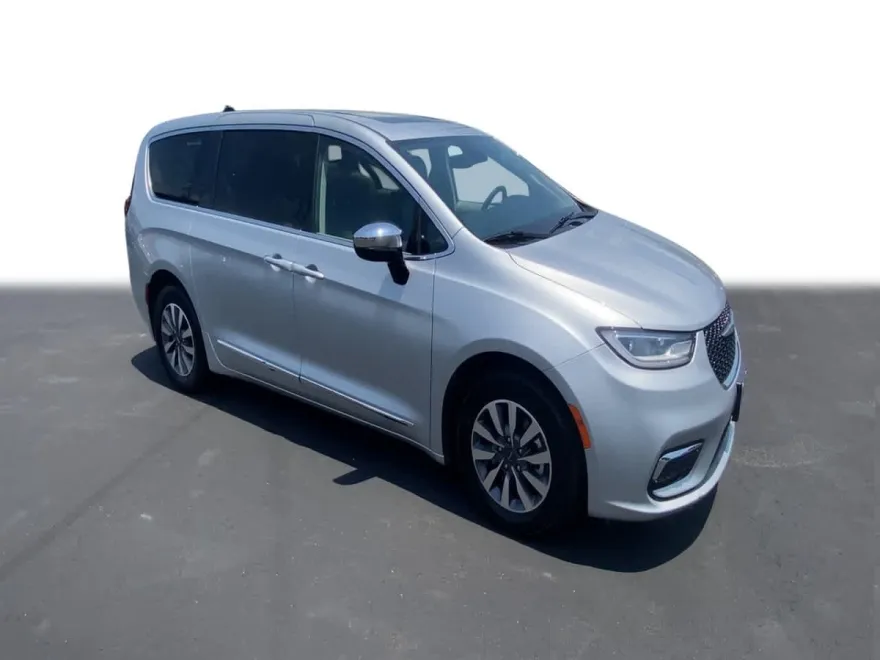 2023 Chrysler Pacifica Hybrid Limited photo 1