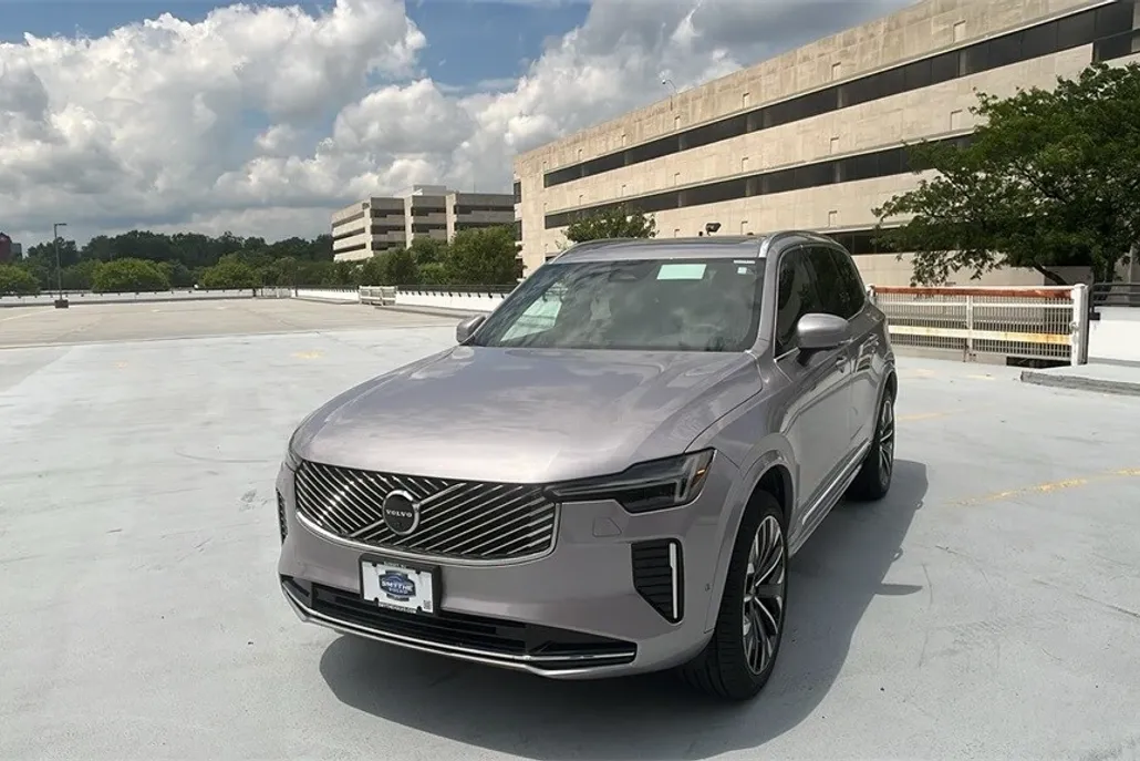 2026 Volvo XC90 Plus photo 1