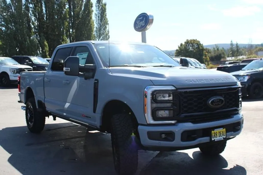 2025 Ford F-350 Lariat photo 1