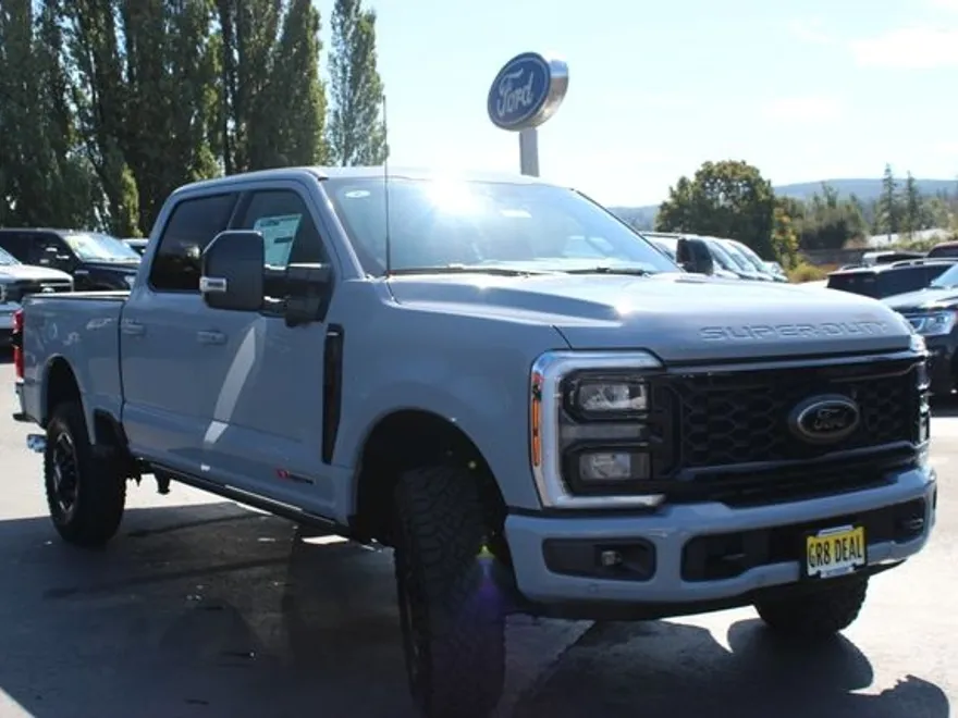 2025 Ford F-350 Lariat photo 1