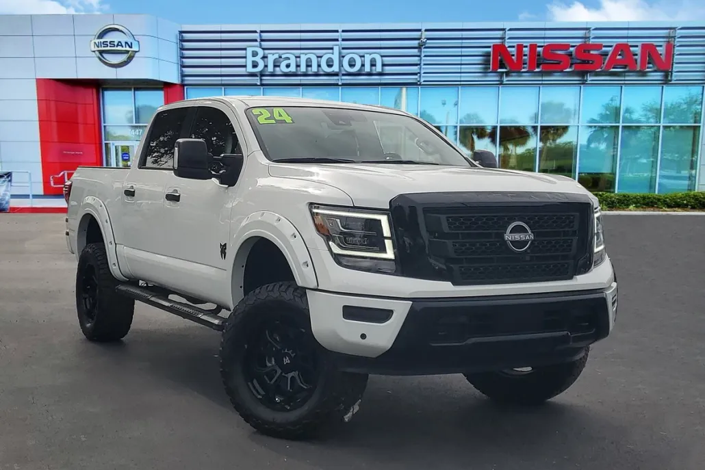 2024 Nissan Titan SV photo 1