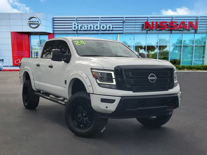 2024 Nissan Titan SV photo 1
