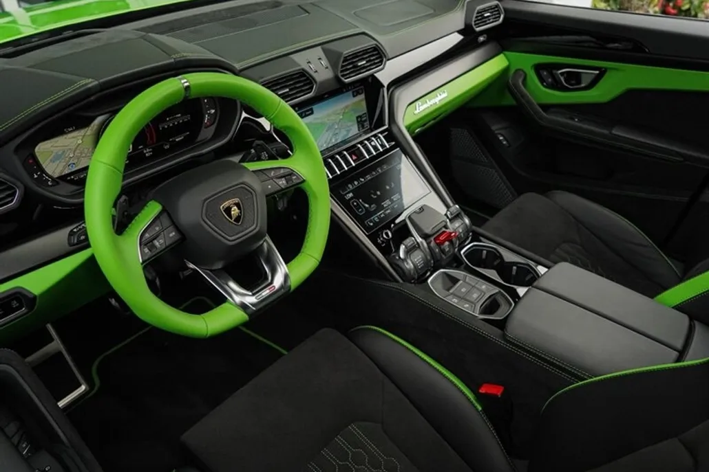 2023 Lamborghini Urus S photo 1