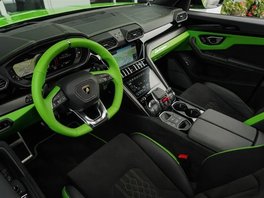 2023 Lamborghini Urus S photo 1