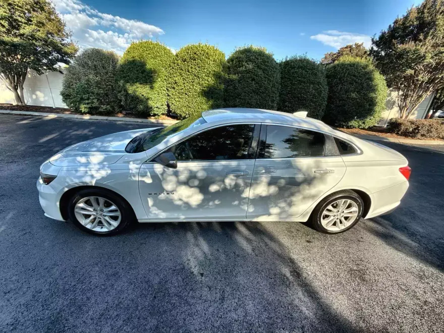 2016 Chevrolet Malibu 1LT photo 1