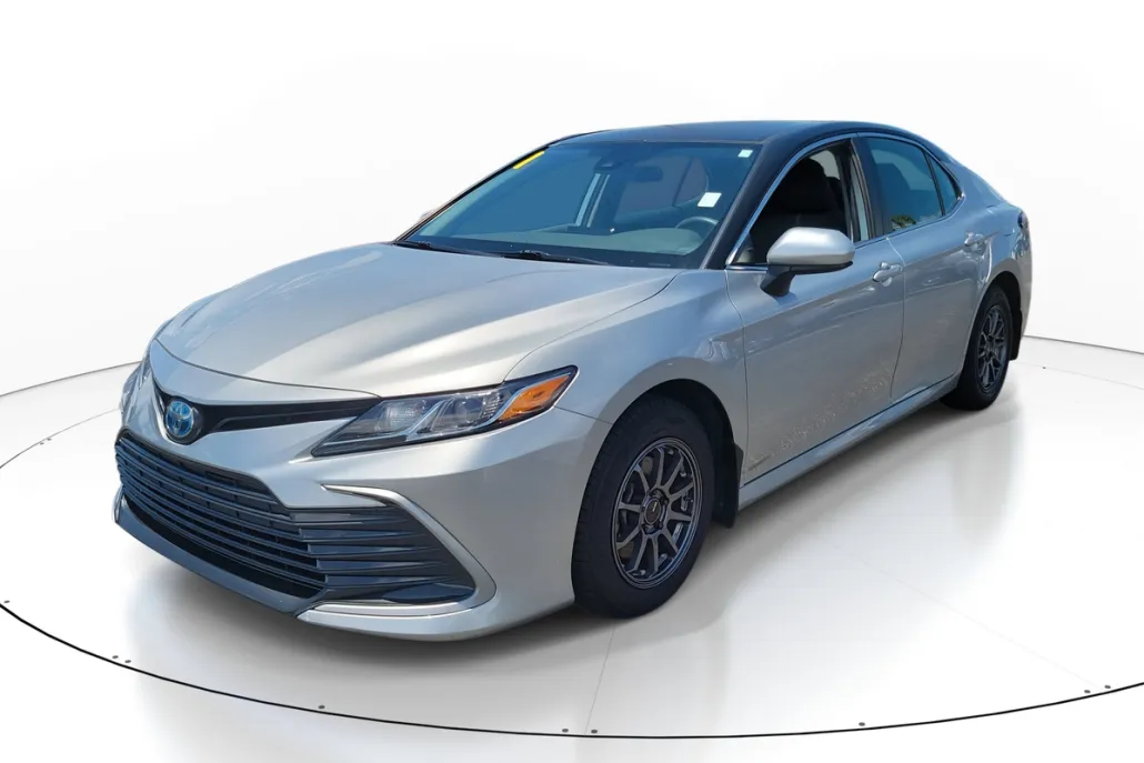 2021 Toyota Camry Hybrid LE photo 1