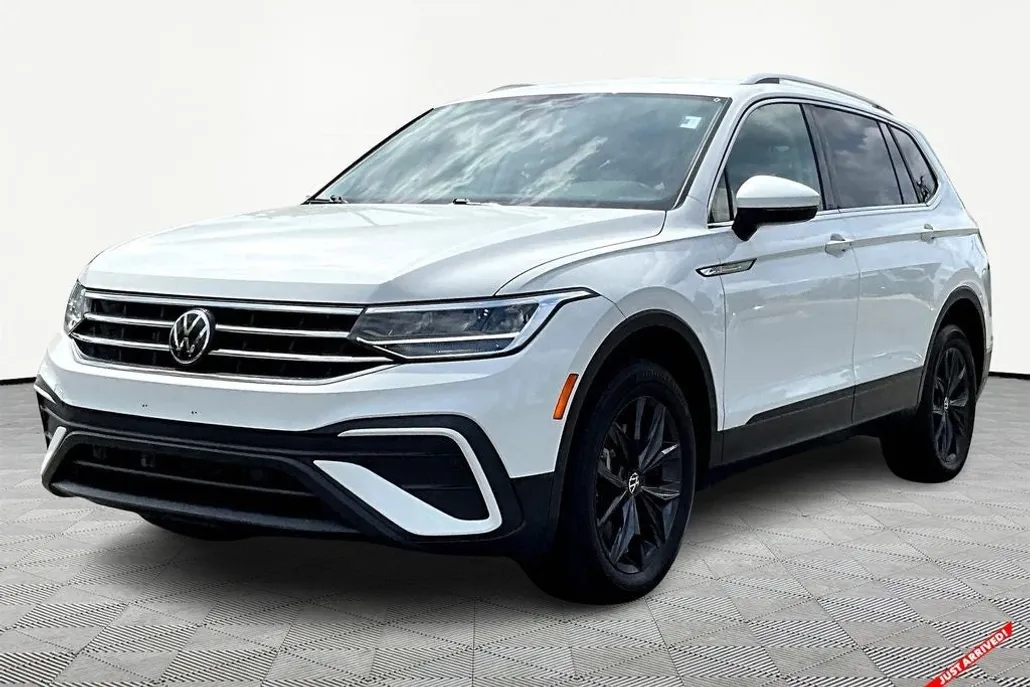 2024 Volkswagen Tiguan SE Wolfsburg Edition photo 1