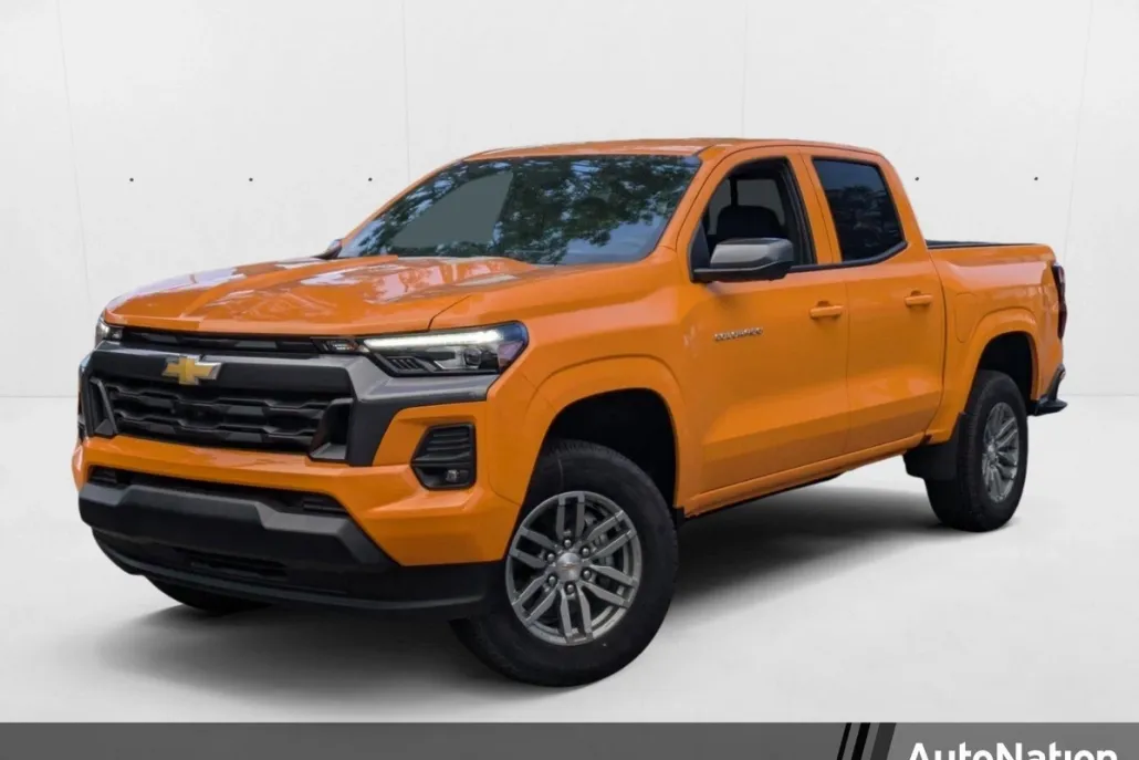 2025 Chevrolet Colorado Work Truck LT photo 1