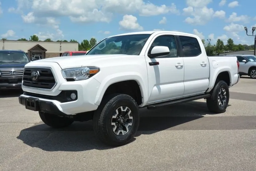 2019 Toyota Tacoma SR5 V6 photo 1