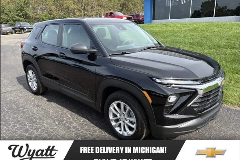 2024 Chevrolet Trailblazer LS photo 1