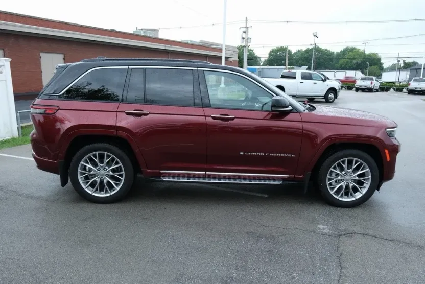 2024 Jeep Grand Cherokee Summit photo 1