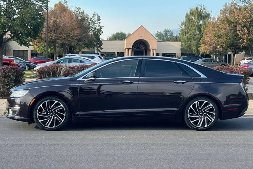 2020 Lincoln MKZ Standard photo 1