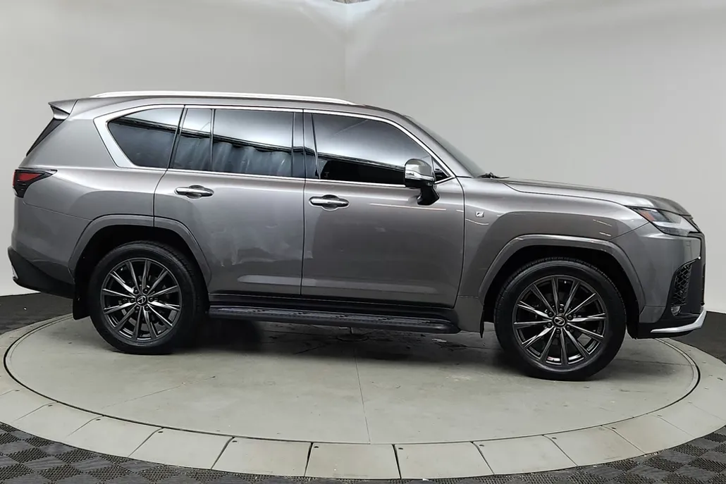 2023 Lexus LX 600 F SPORT photo 1