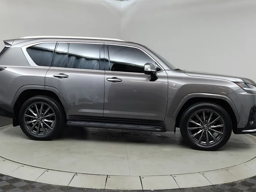 2023 Lexus LX 600 F SPORT photo 1