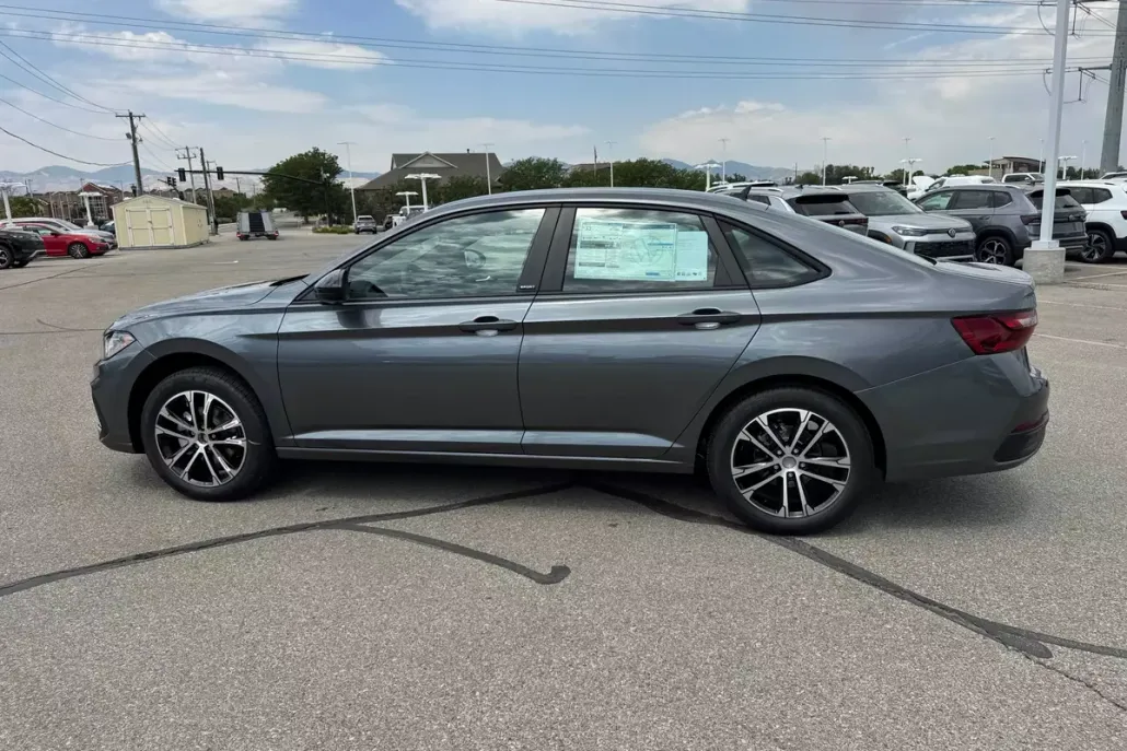 2025 Volkswagen Jetta Sport photo 1