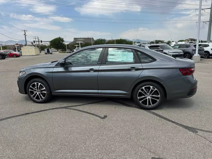 2025 Volkswagen Jetta Sport photo 1