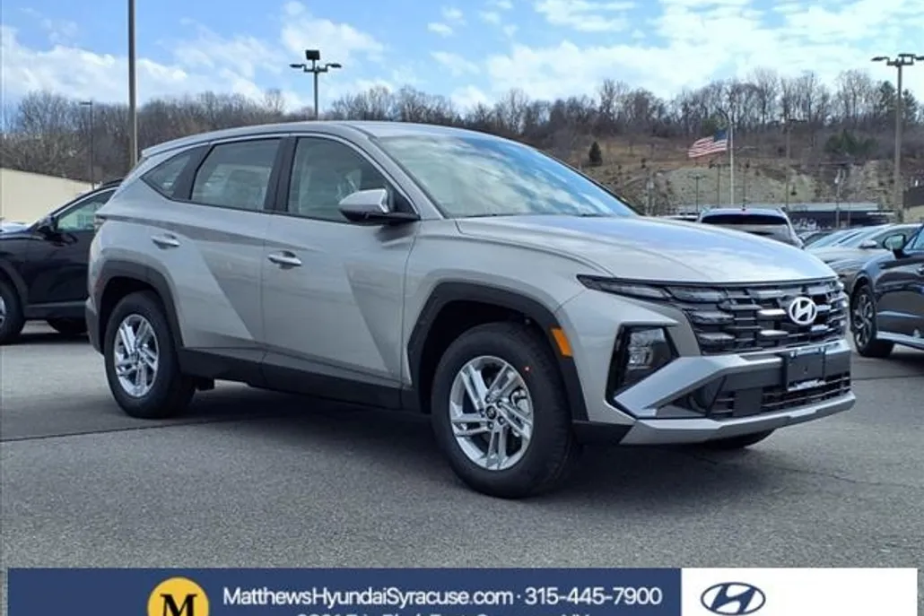 2025 Hyundai Tucson SE photo 1