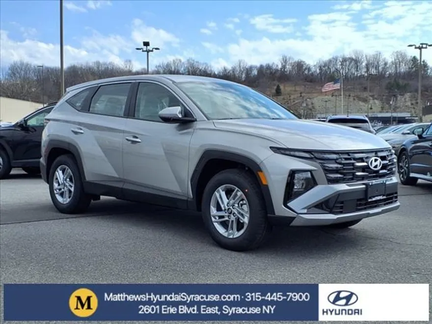 2025 Hyundai Tucson SE photo 1
