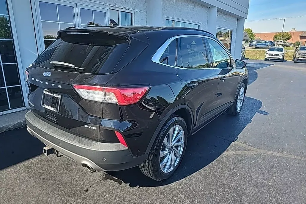 2022 Ford Escape Titanium photo 1