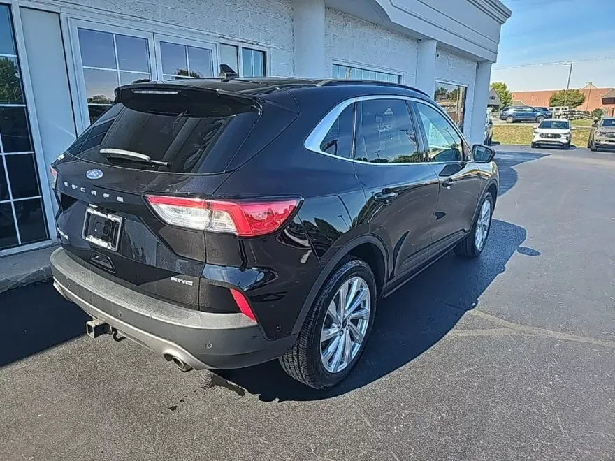 2022 Ford Escape Titanium photo 1