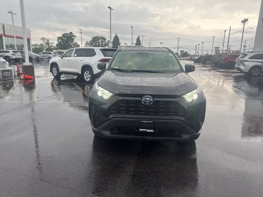 2022 Toyota RAV4 Hybrid XLE photo 1