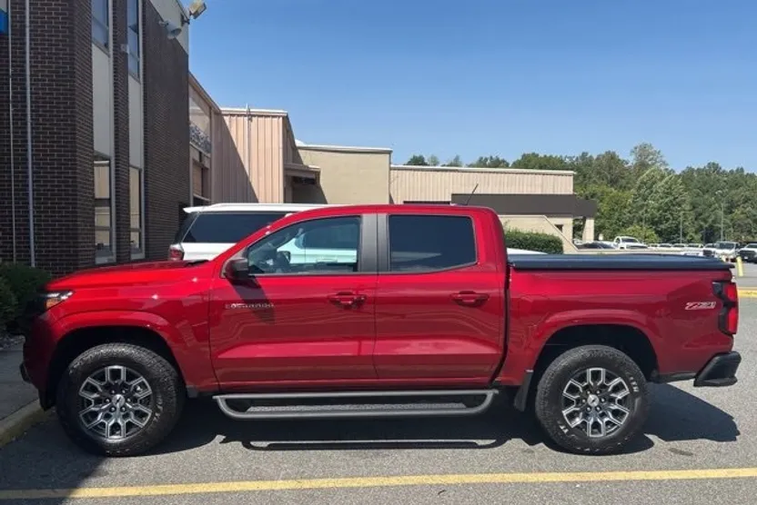 2025 Chevrolet Colorado Z71 photo 1