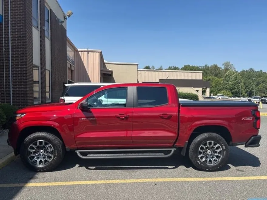 2025 Chevrolet Colorado Z71 photo 1