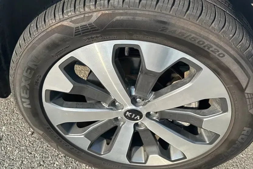 2020 Kia Telluride EX photo 1