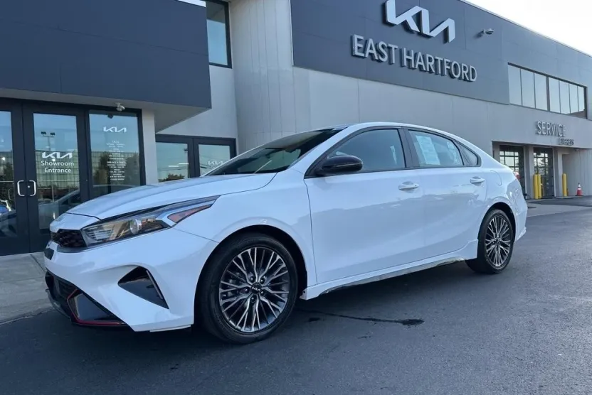 2023 Kia Forte GT-Line photo 1