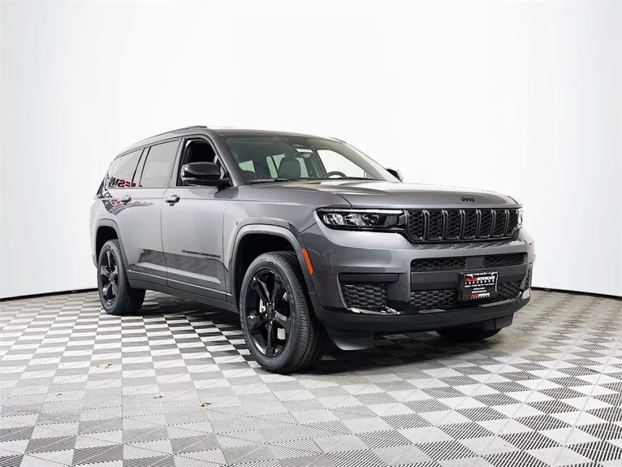 2025 Jeep Grand Cherokee Sport photo 1