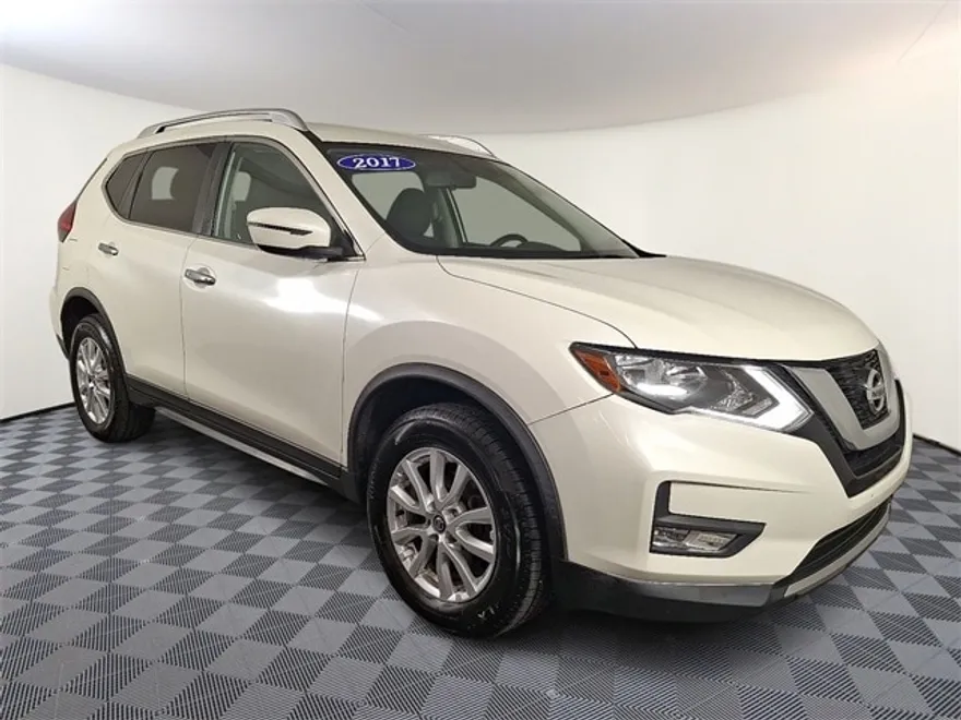 2017 Nissan Rogue SV photo 1