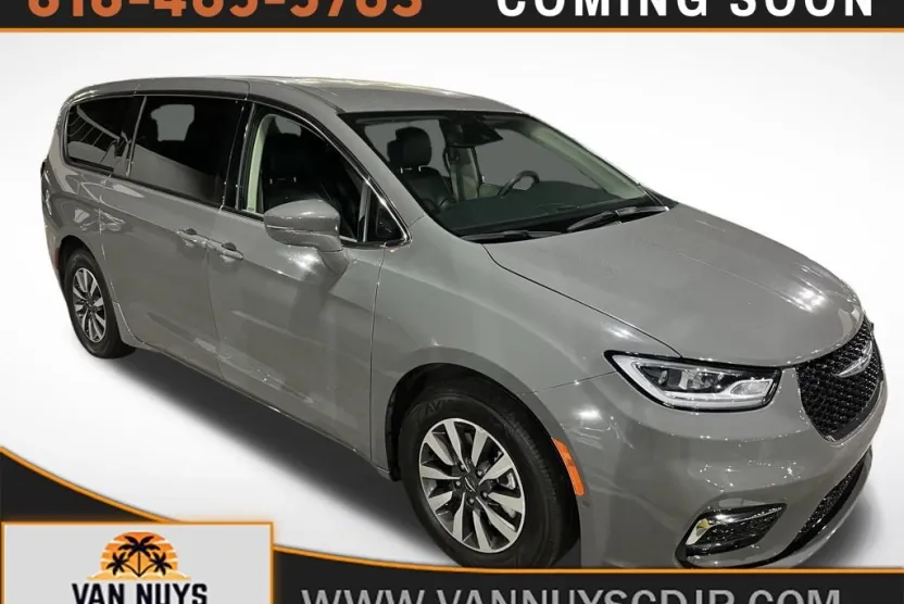 2022 Chrysler Pacifica Hybrid Touring L photo 1