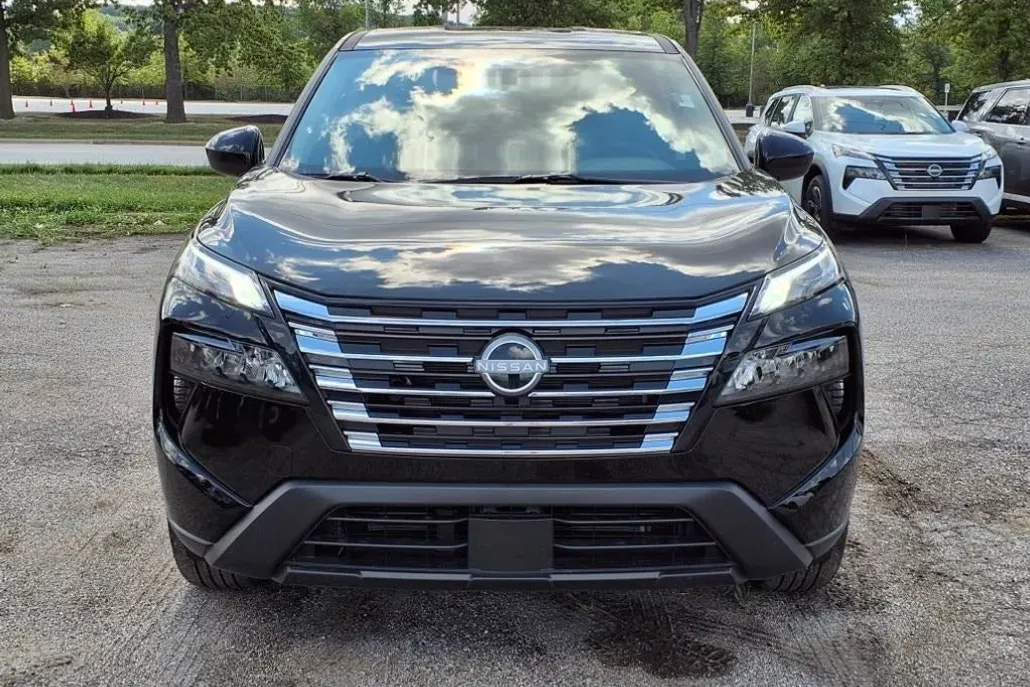 2026 Nissan Rogue SV photo 1