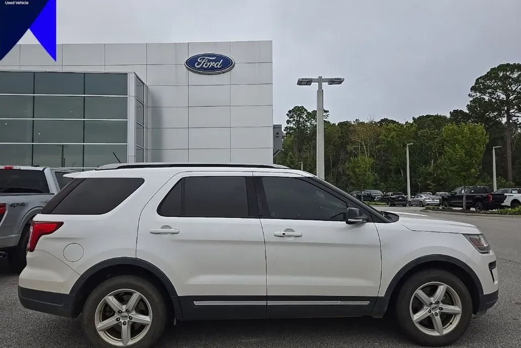2018 Ford Explorer XLT photo 1