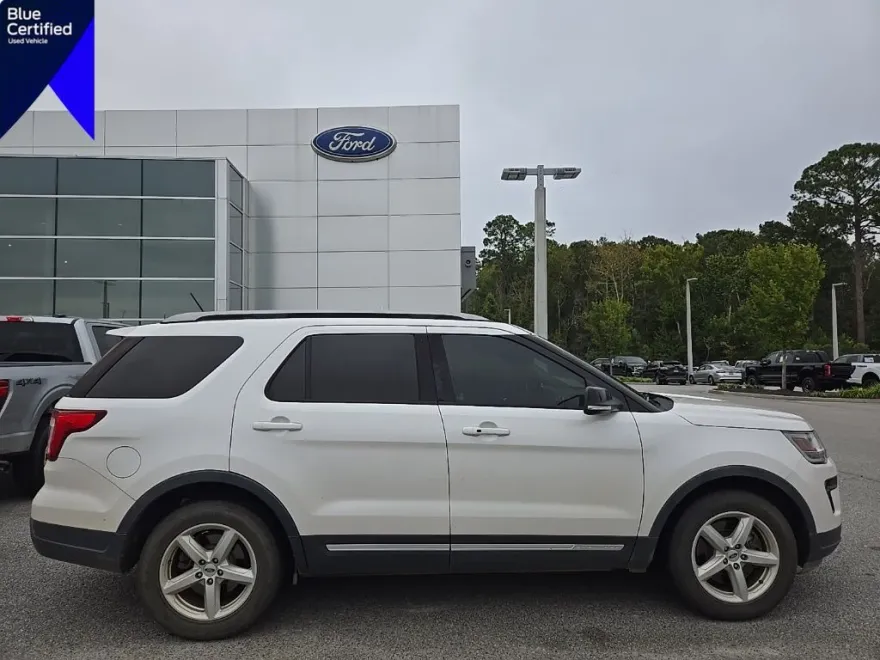 2018 Ford Explorer XLT photo 1